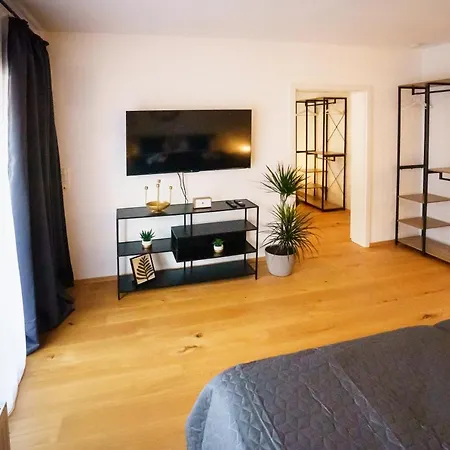 Immostay #3 - Mit Grossem Balkon, Parkplatz & Wlan- Naehe Zentrum Apartment