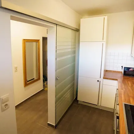 Immostay #3 - Mit Grossem Balkon, Parkplatz & Wlan- Naehe Zentrum Apartment *